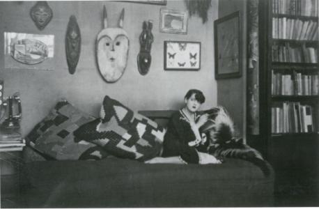 Simone Breton dans son appartement