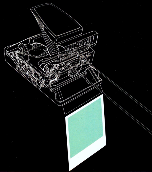Schwarzweiss-Bild eines Polaroid-Kamera, mit grünem Polaroid-Bild